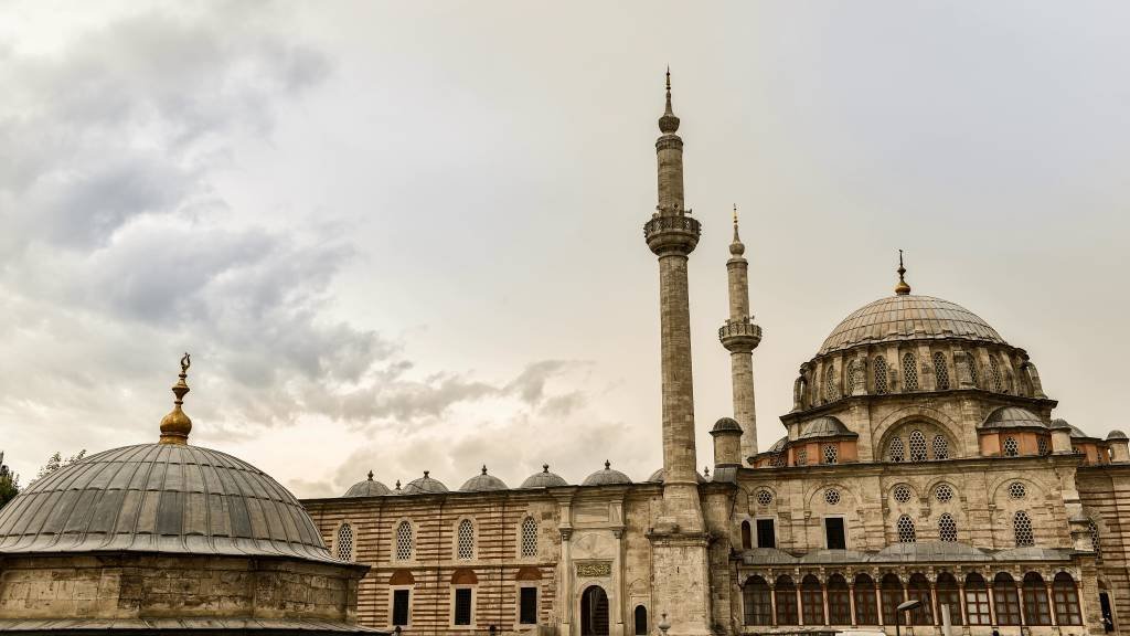Ottoman Mosque - Timelapse - Muslims Prayer Place - Istanbul Mosque - Turkey