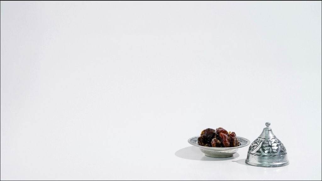 Ramadan Dates on White Background – Festive Timelapse Video – Ramadan Kareem